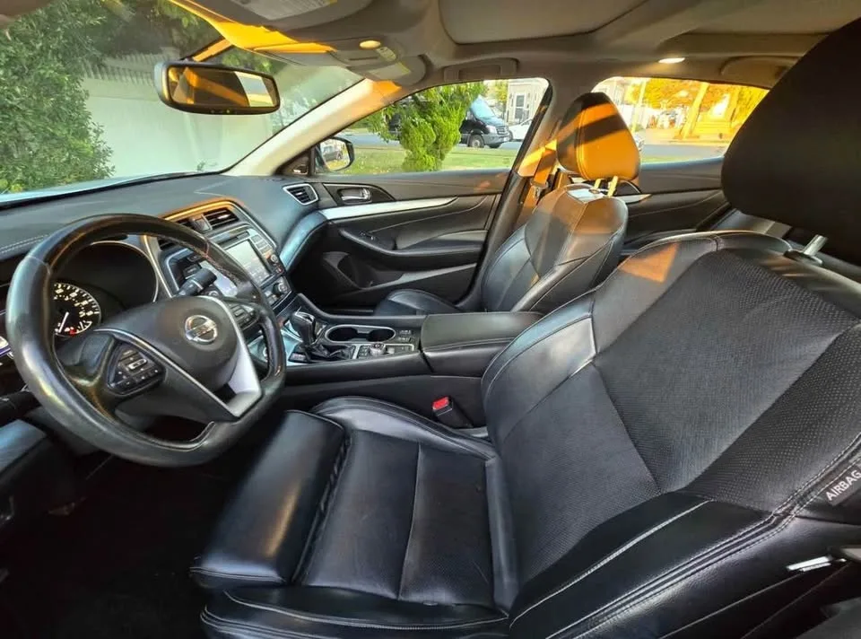 2017 Nissan Maxima · SL Sedan 4D image indicator(6)