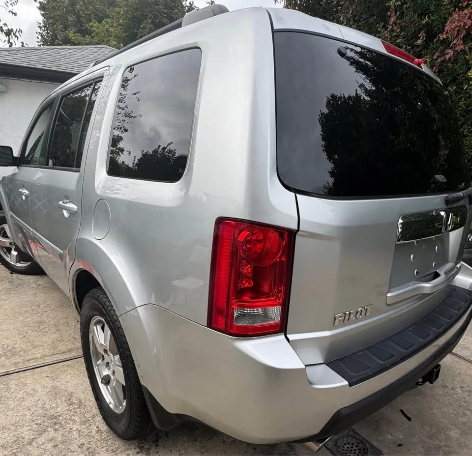 2010 Honda Pilot · EX Sport Utility 4D image indicator(8)