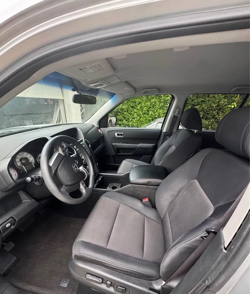 2010 Honda Pilot · EX Sport Utility 4D image indicator(10)