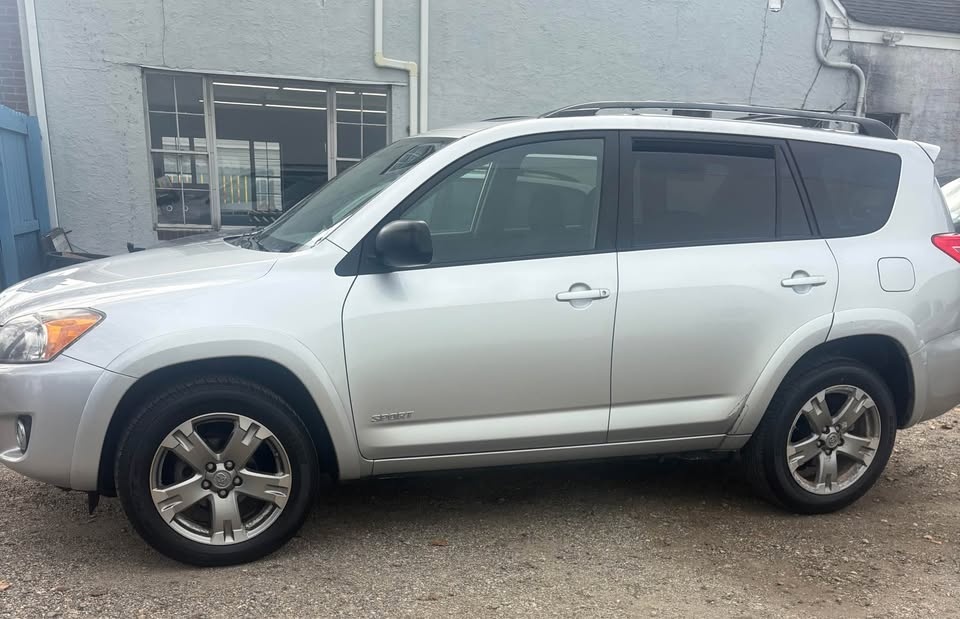 2009 Toyota RAV4 · "Sport" Sport Utility 4D - photo 4