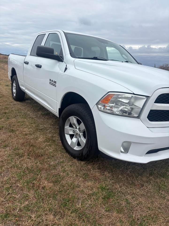 2018 Ram 1500 Crew Cab · SLT Pickup 4D 5 1/2 ft - photo 3