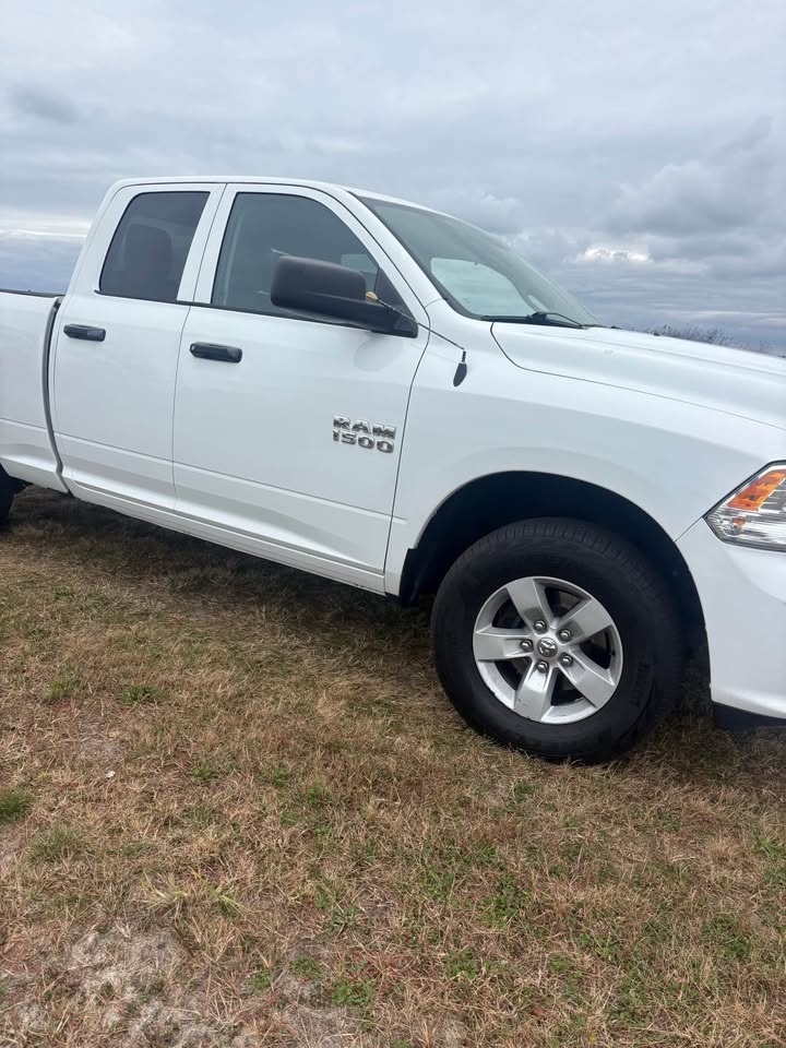 2018 Ram 1500 Crew Cab · SLT Pickup 4D 5 1/2 ft - photo 4