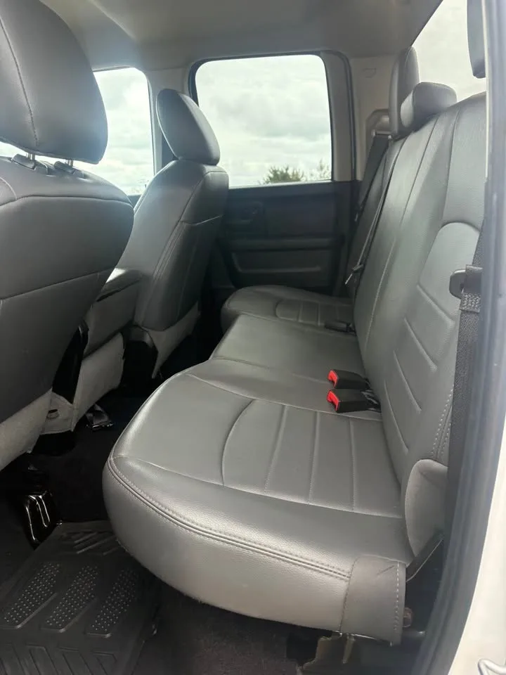 2018 Ram 1500 Crew Cab · SLT Pickup 4D 5 1/2 ft image indicator(10)