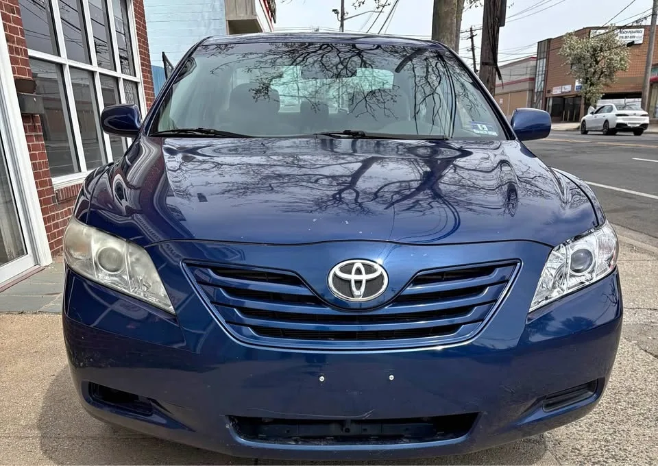 2009 Toyota Camry · LE Sedan 4D