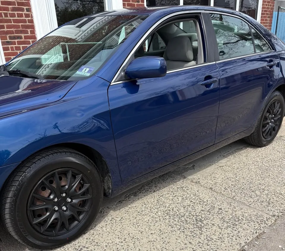 2009 Toyota Camry · LE Sedan 4D image indicator(3)