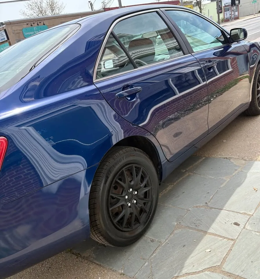 2009 Toyota Camry · LE Sedan 4D image indicator(10)