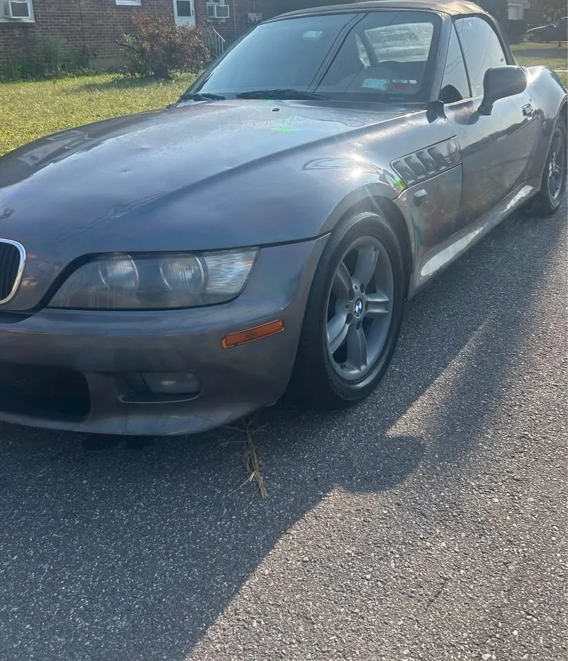 2001 BMW Z3 · 2.5i Roadster 2D image indicator(2)