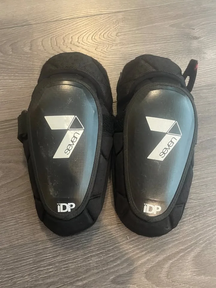 7iDP Control Elbow Pads - Size M