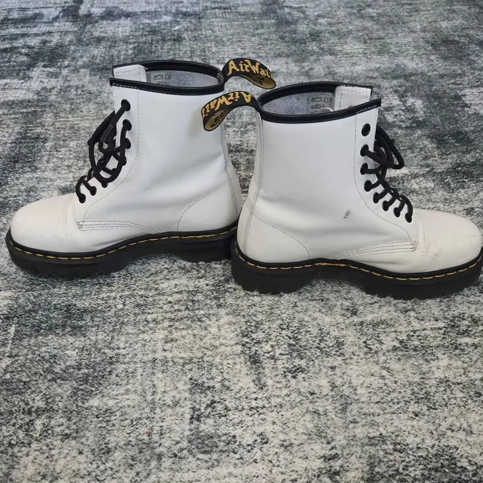 Dr Martens boots image indicator(4)