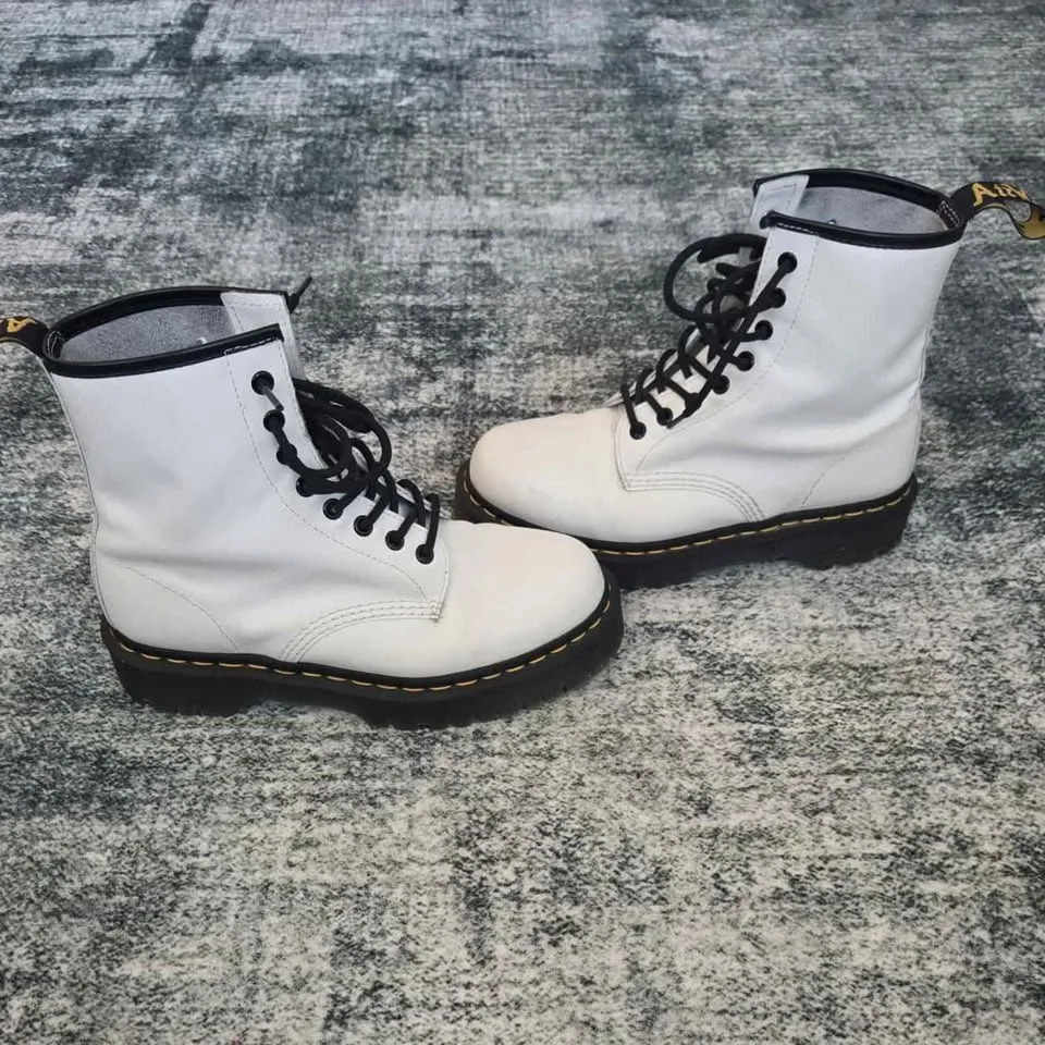 Dr Martens boots image indicator(5)