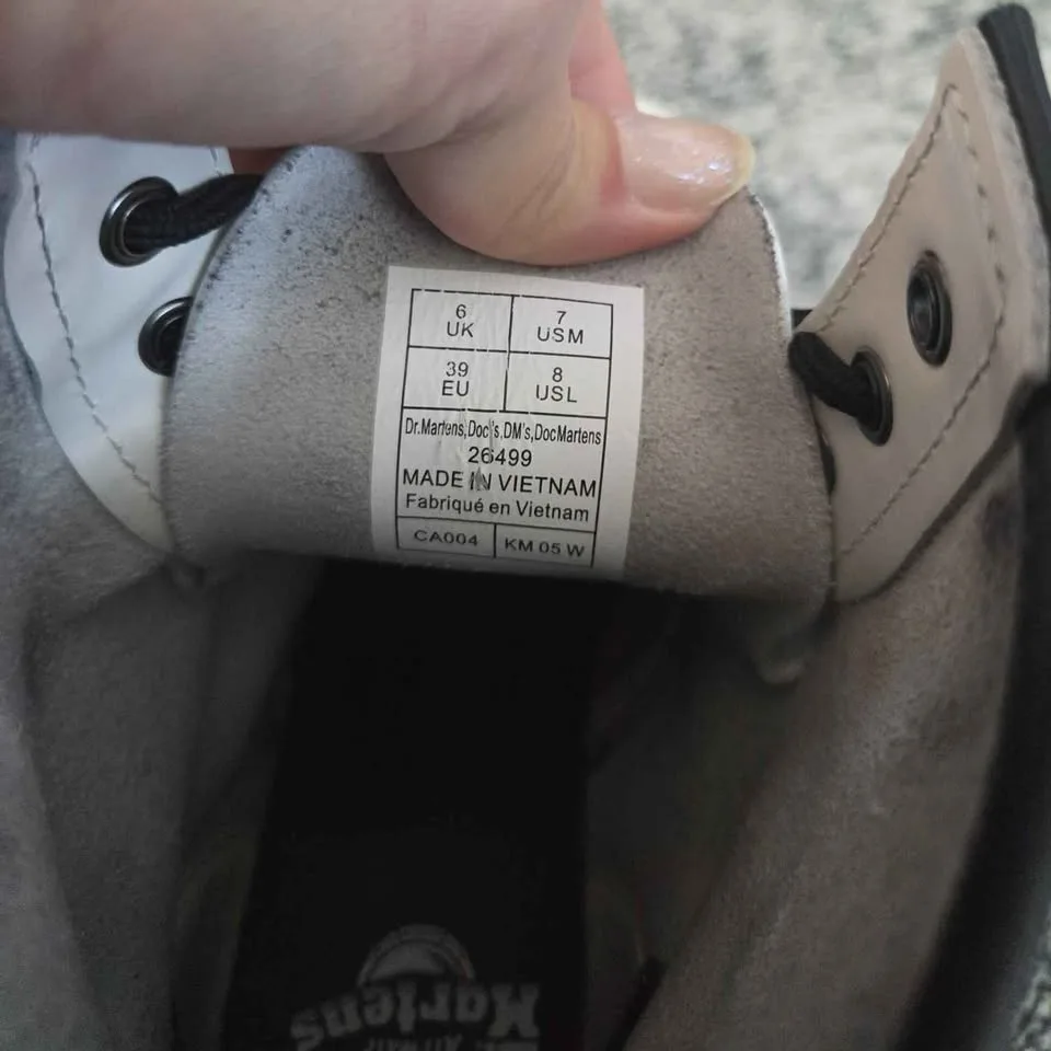 Dr Martens boots image indicator(7)