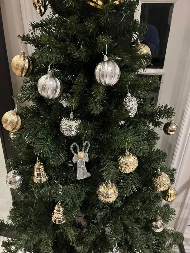 Artificial Christmas tree with ornaments (6 foot) image indicator(2)