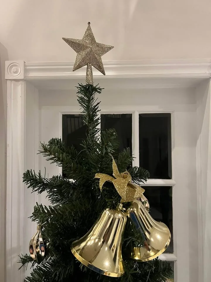 Artificial Christmas tree with ornaments (6 foot) image indicator(3)