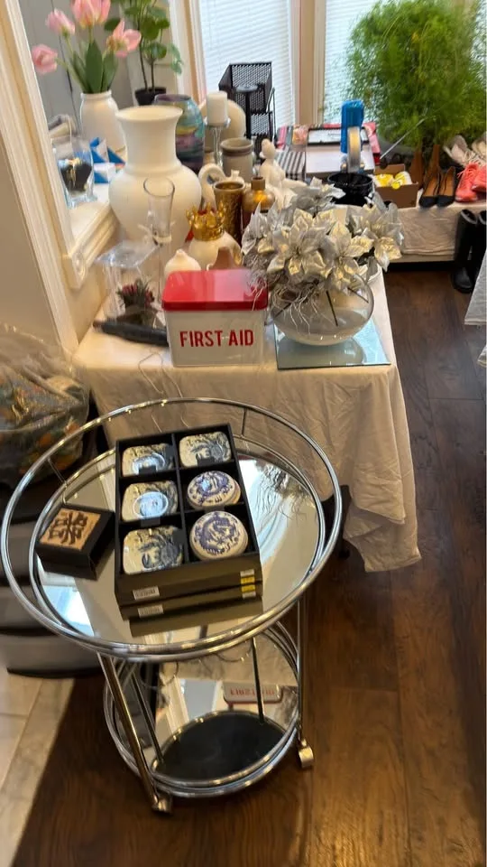 Moving sale! Lots of furniture items for cheap prices! **Verifie image indicator(10)