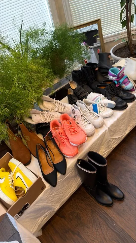 Super SALE! Everything must go! **verified seller* *Cash only! image indicator(2)