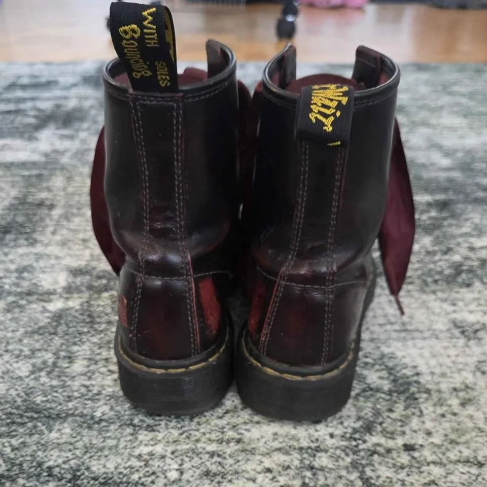 Dr Martens boots image indicator(4)