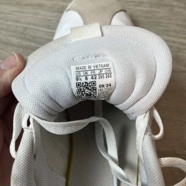 Adidas Courtbeat Shoes SZ 9.5 image indicator(7)