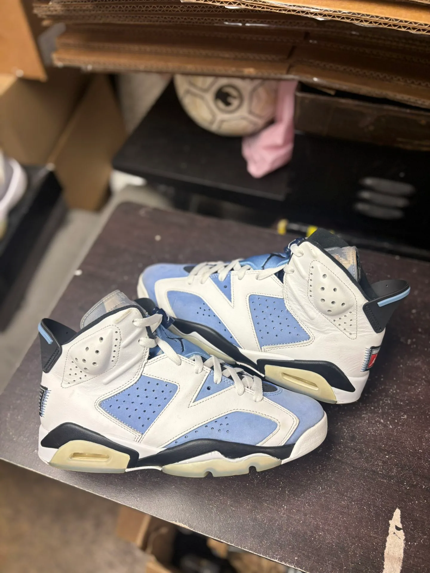 Air Jordan 6 UNC