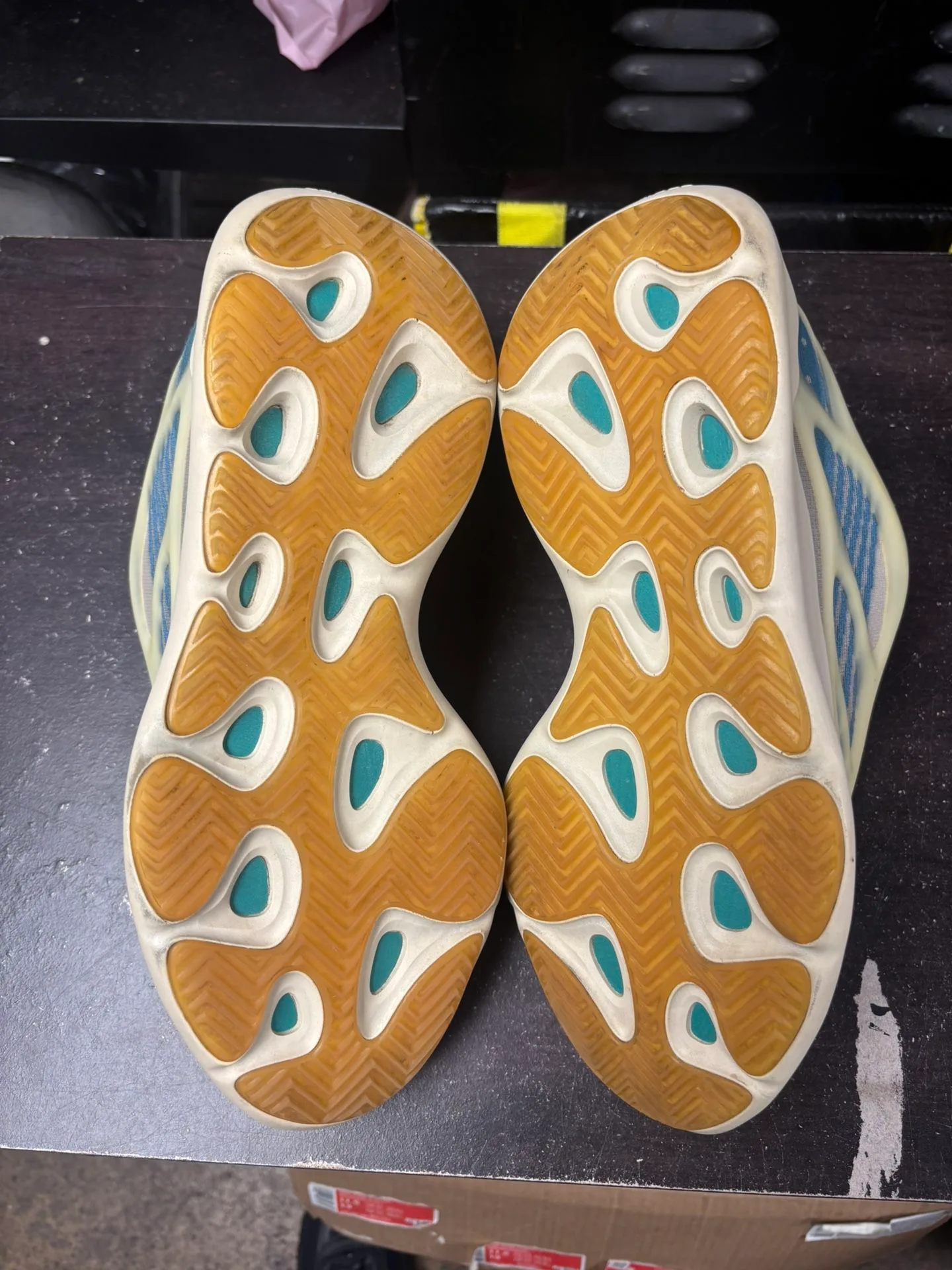 Adidas Yeezy 700 Kyanite image indicator(3)