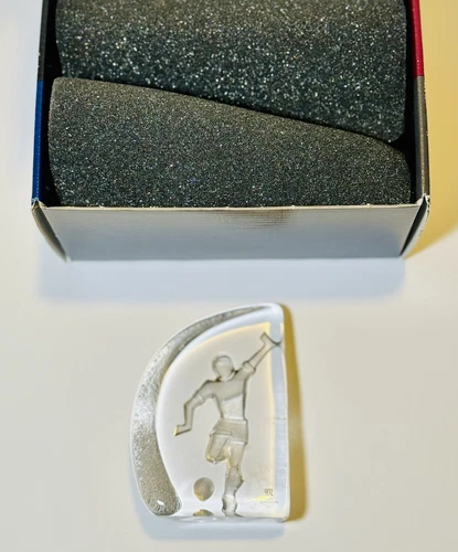 Mats Jonasson Soccer Player Crystal Sculpture Made In Sweden - photo 3