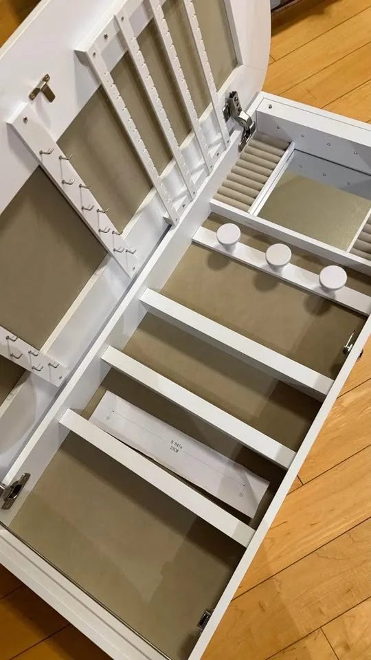 🎁 Perfect Gift! SONGMICS LED Jewelry Organizer image indicator(7)