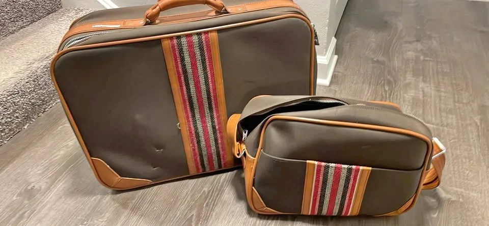 Vintage Luggage Set! 🧳