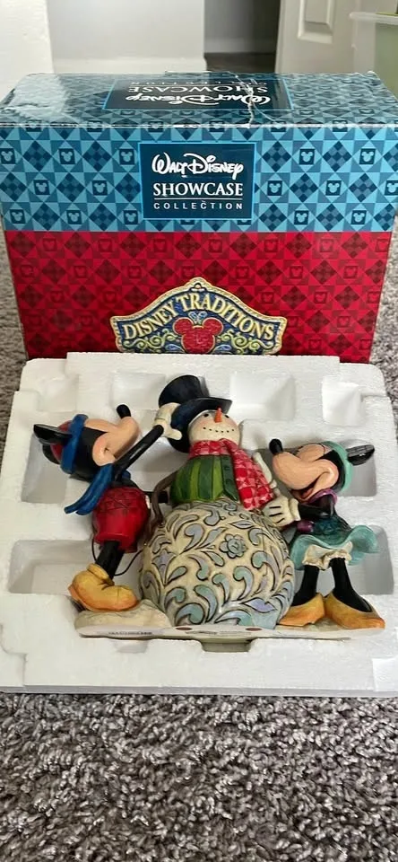 Mickey and Minnie Mouse Disney Showcase Figurine