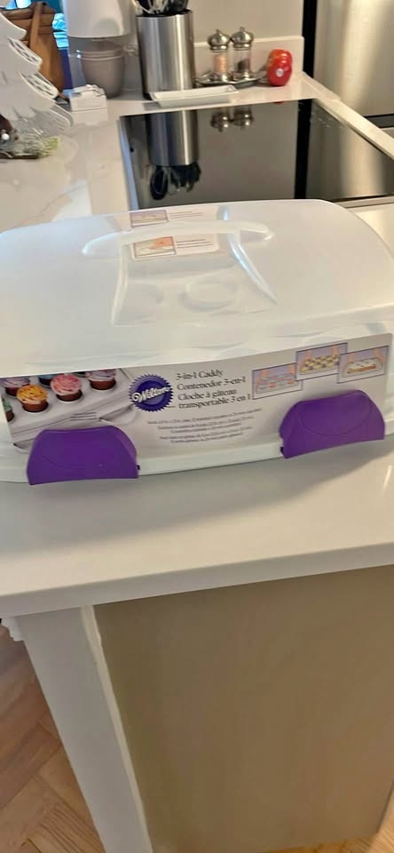 Brand new Wilton 3-in-1 caddy. Holds cake & cupcakes