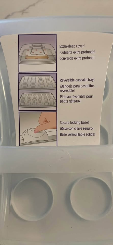 Brand new Wilton 3-in-1 caddy. Holds cake & cupcakes - photo 2