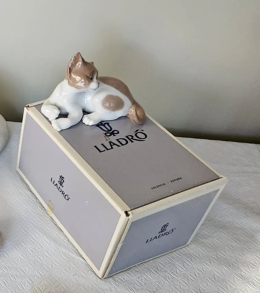Rare Vintage "Lladro Suprise Cat"