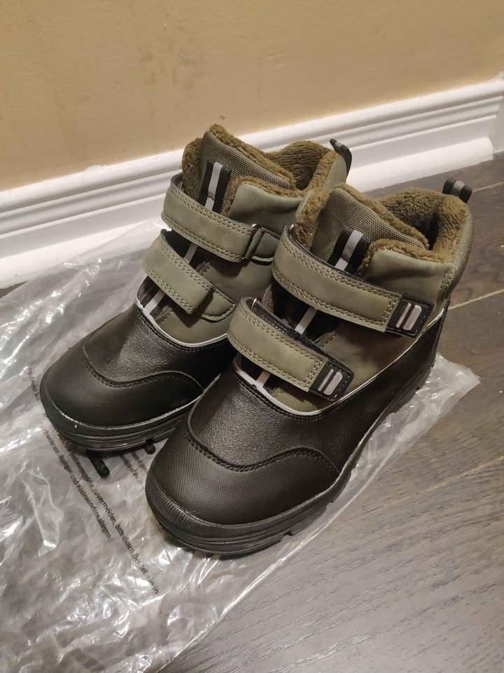 Brand new boys warm fleeced winter snow boots (read description) - photo 3