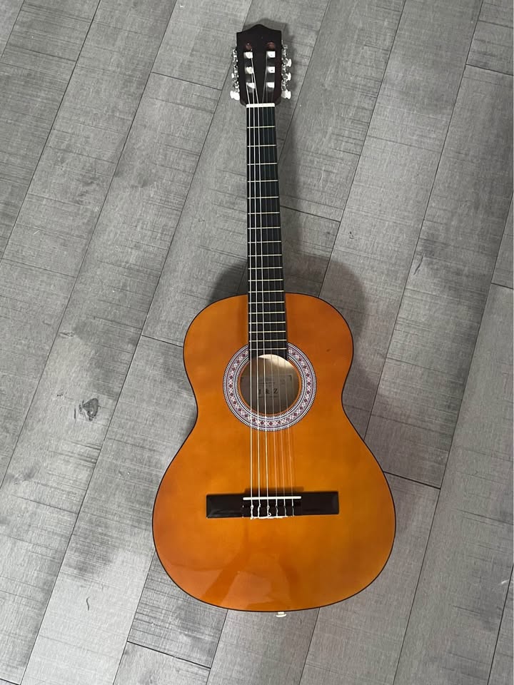 (Negotiable) J&Z Acoustic guitar with bag - photo 2
