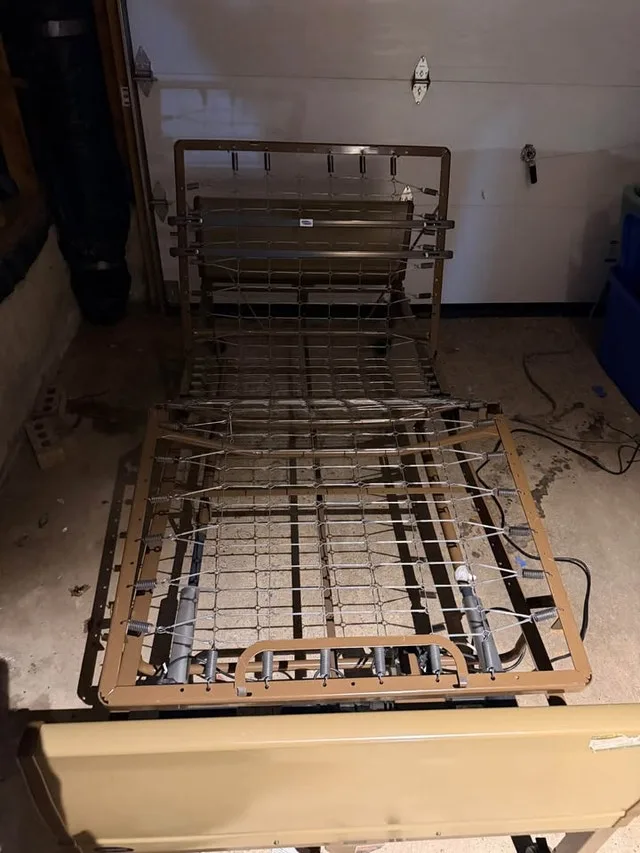 Invacare Hospital bed w/ side rails+ Drive Bedsore Mattress