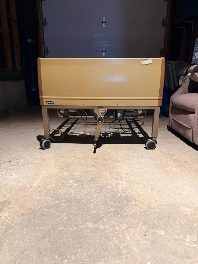 Invacare Hospital bed w/ side rails+ Drive Bedsore Mattress image indicator(4)