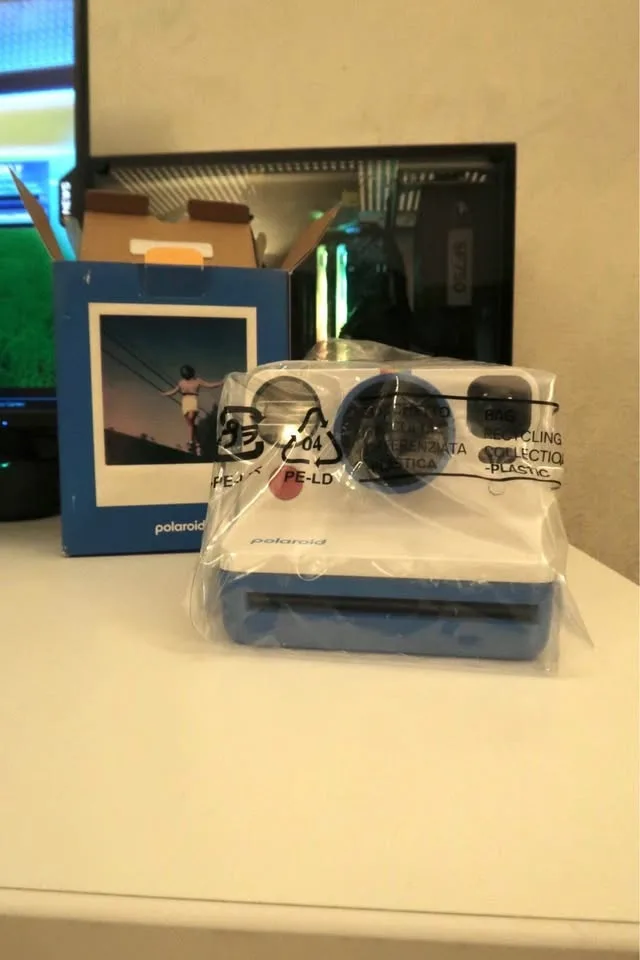 Brand new Polaroid now Gen 2 instant camera image indicator(2)