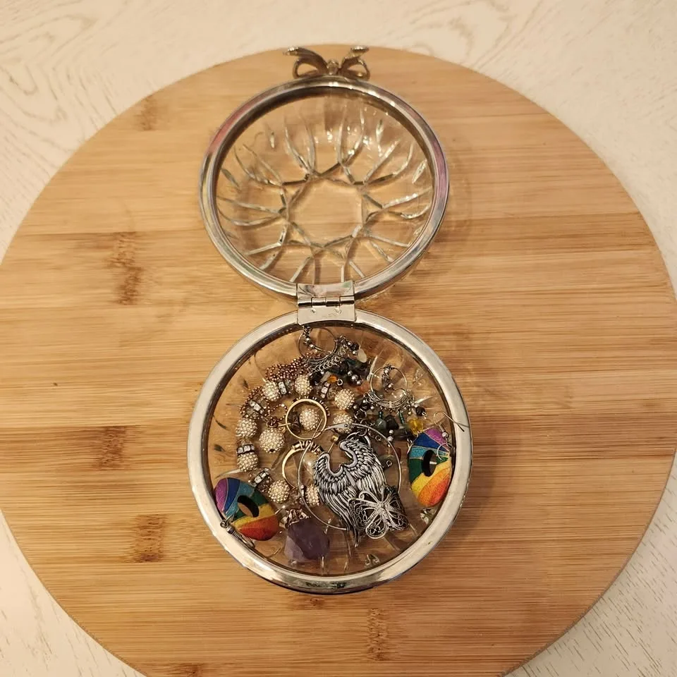 Glass Keepsake, Jewellery, Crystal, Trinket Box, Hinged image indicator(6)