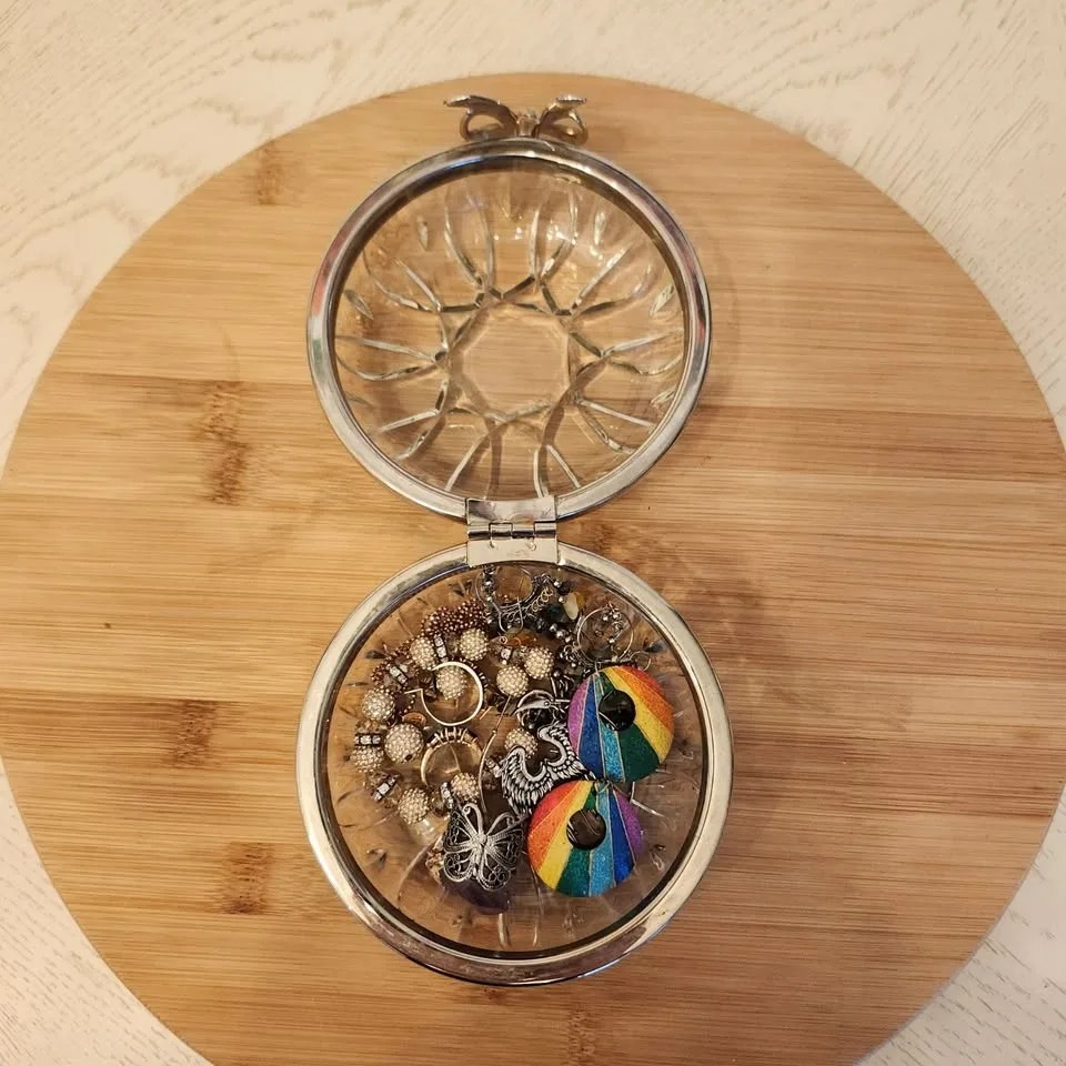 Glass Keepsake, Jewellery, Crystal, Trinket Box, Hinged image indicator(8)