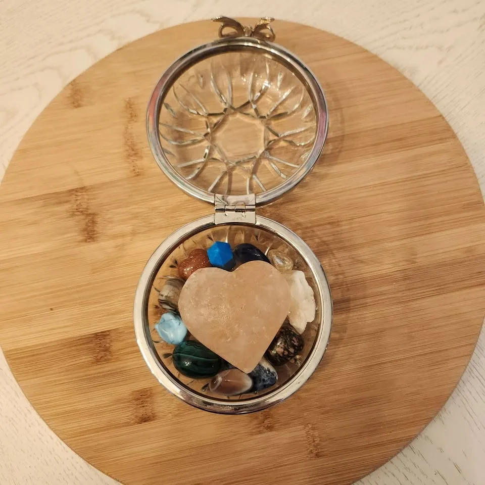 Glass Keepsake, Jewellery, Crystal, Trinket Box, Hinged image indicator(9)