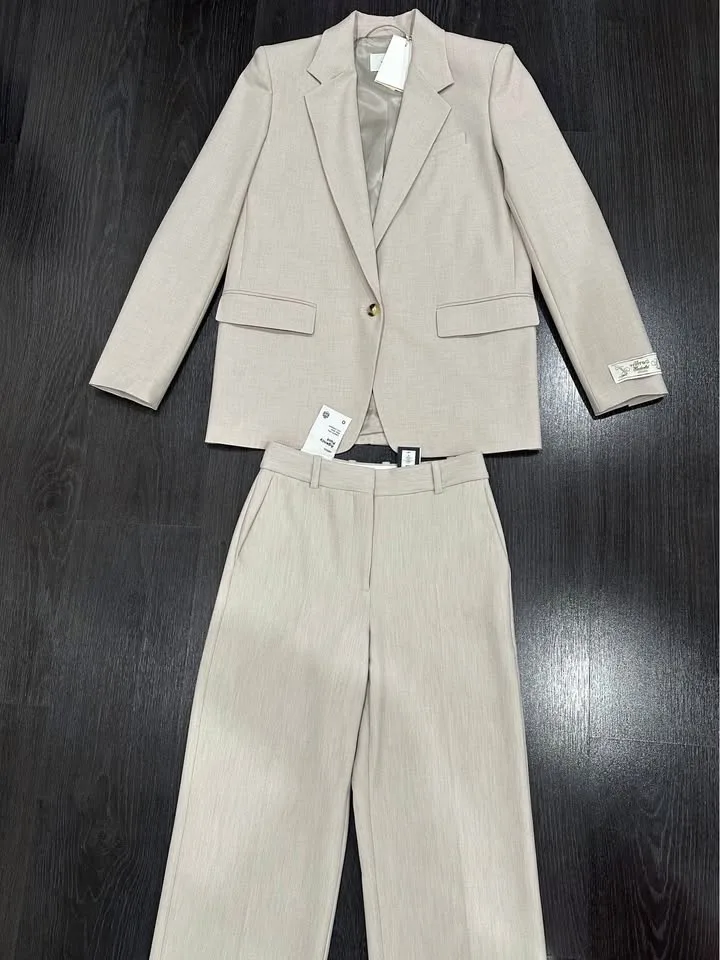 Aritzia Blazer & Agency Pants Set Size 0 NWT image indicator(2)