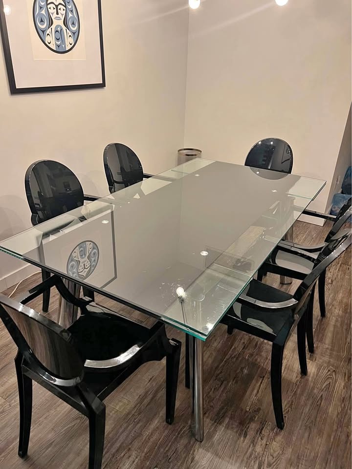 Dining Room Table with 6 Chairs