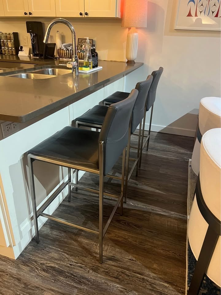 Bar Stools - 3 Chairs - photo 3