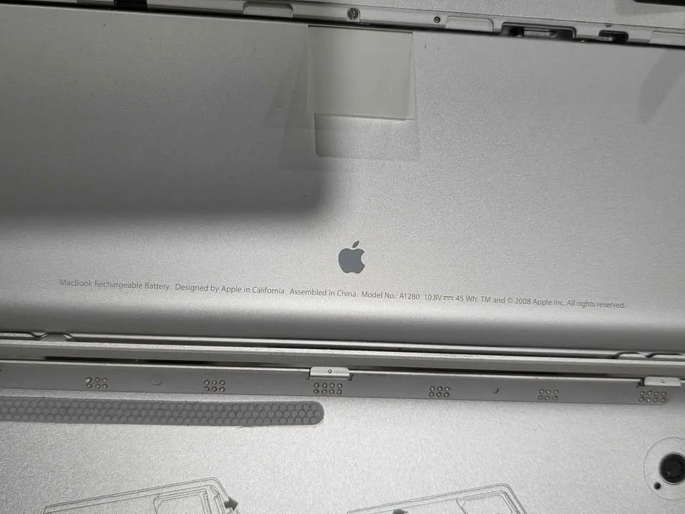 iPhone laptop. It just needs formatting. It works perfectly. image indicator(5)