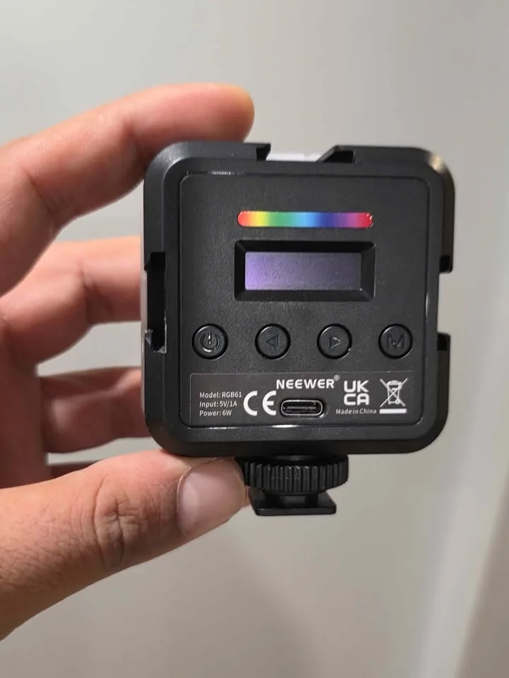 EEWER Magnetic RGB Video Light image indicator(2)