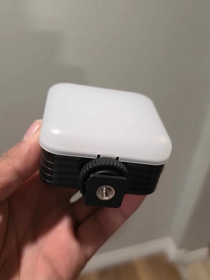 EEWER Magnetic RGB Video Light image indicator(3)