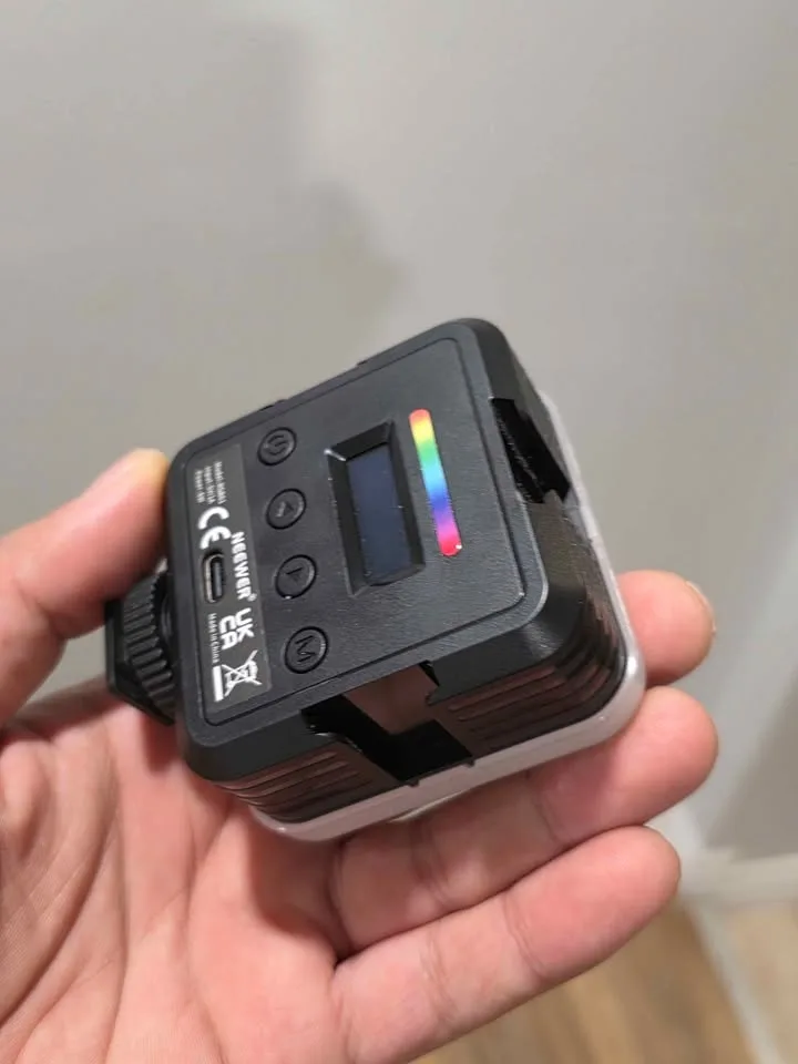 EEWER Magnetic RGB Video Light image indicator(4)