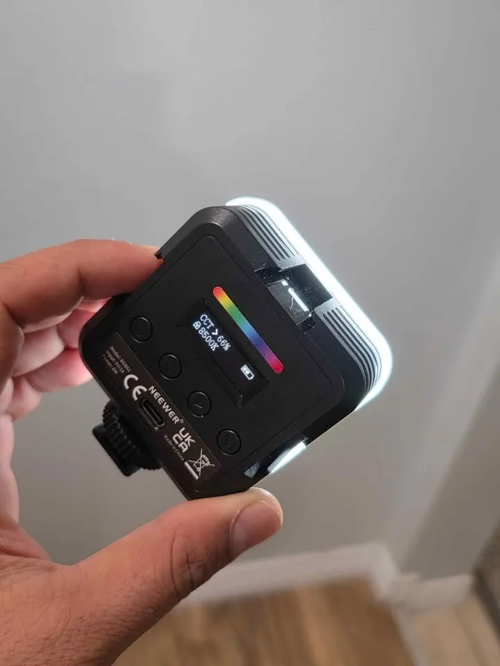 EEWER Magnetic RGB Video Light image indicator(5)