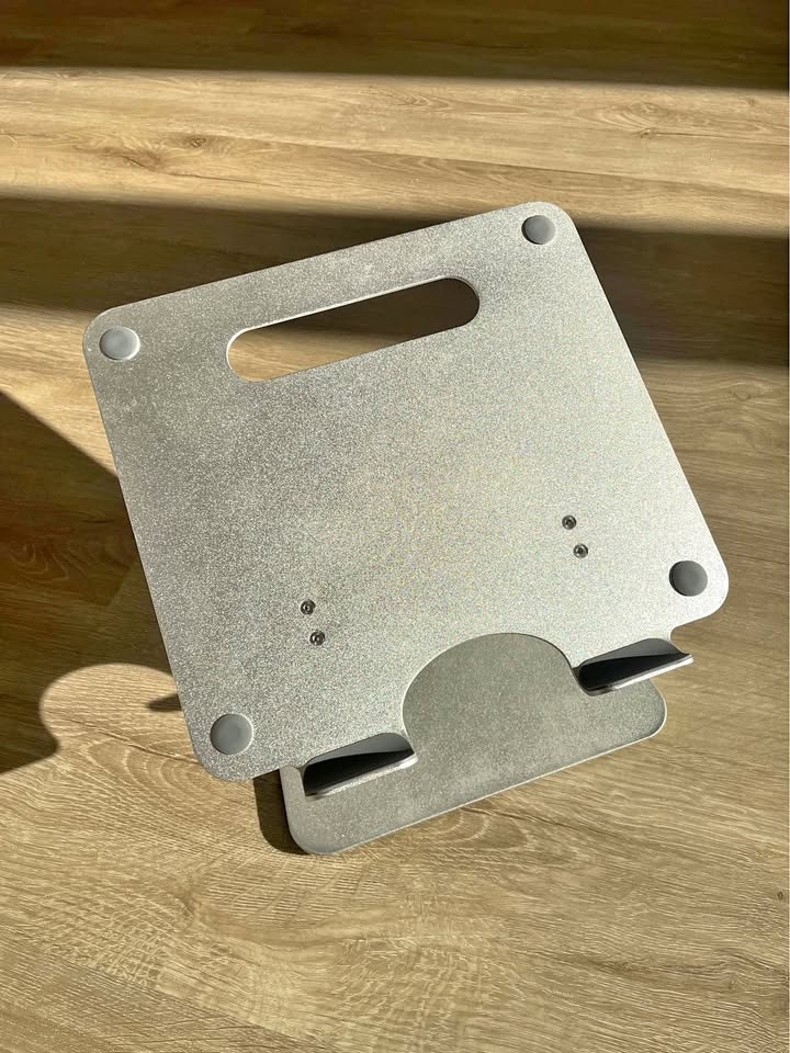 Sturdy laptop stand