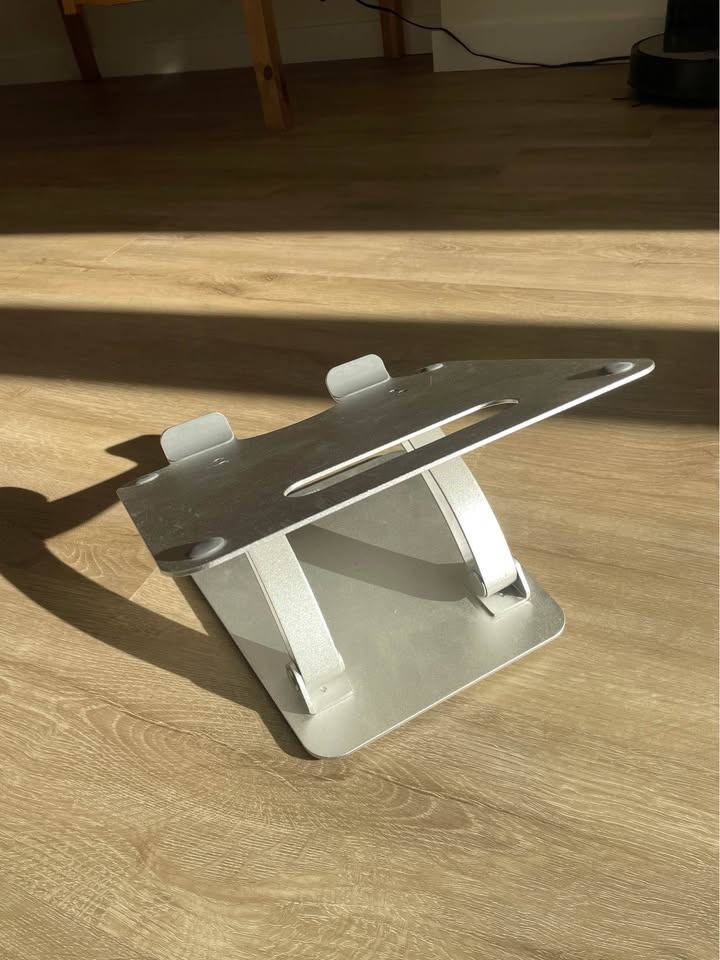 Sturdy laptop stand - photo 2