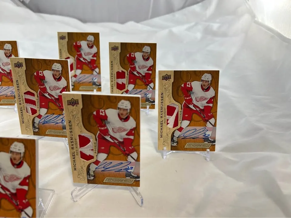 Lot Of 9 2018-19 UD Engrained Michael Rasmussen RPA /65 image indicator(3)
