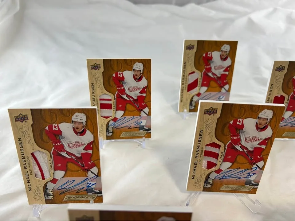 Lot Of 9 2018-19 UD Engrained Michael Rasmussen RPA /65 image indicator(4)